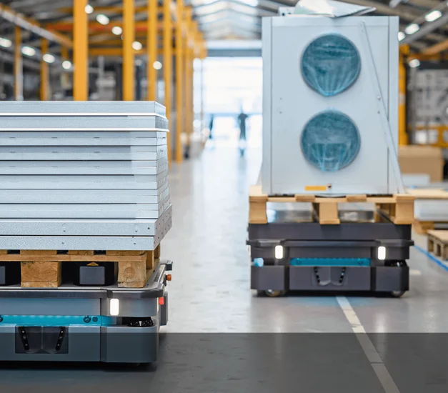 Autonomous mobile robot carrying a pallet load